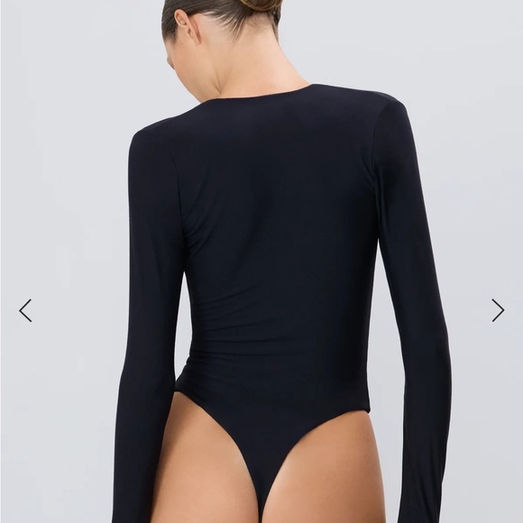 Eterne long Sleeve Deep V Bodysuit - Picture 7 of 10